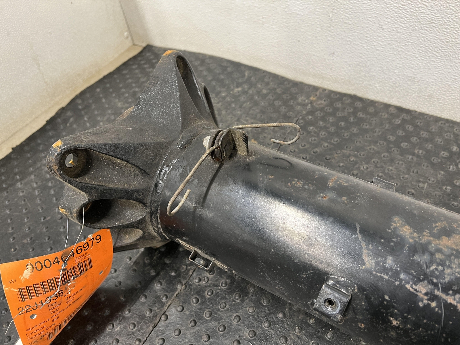 03-08 MASERATI QUATTROPORT REAR DRIVE PROPELLER SHAFT