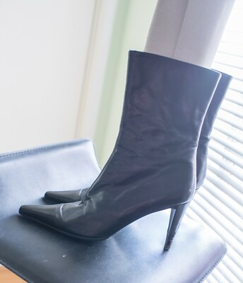 Hugo Boss women's black leather boots size 8,5 EUR 39