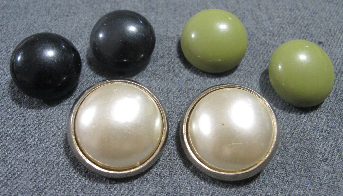 Vintage faux pearls & green goldtone + black silvertone clip earrings