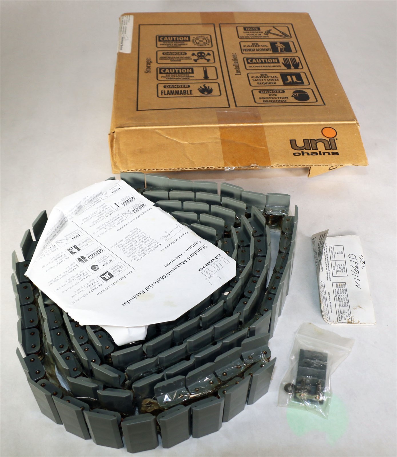 New in Box UNI CHAINS 40DSK843NPK200G Grey 10 ft. L 2" W Conveyor Chain Belt K11