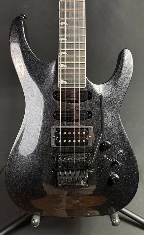 Guitarra Eléctrica Kramer SM-1 Acabado Máximo Acero con Estuche Rígido Foto 2 de 4