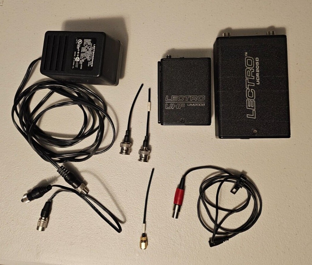 LECTROSONICS UCR-205-D UHF WIRELESS RECEIVER UM200B Transmitter