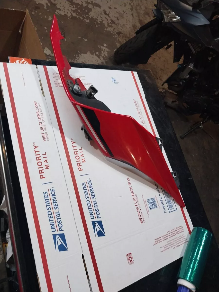 R1 2024 2015 red