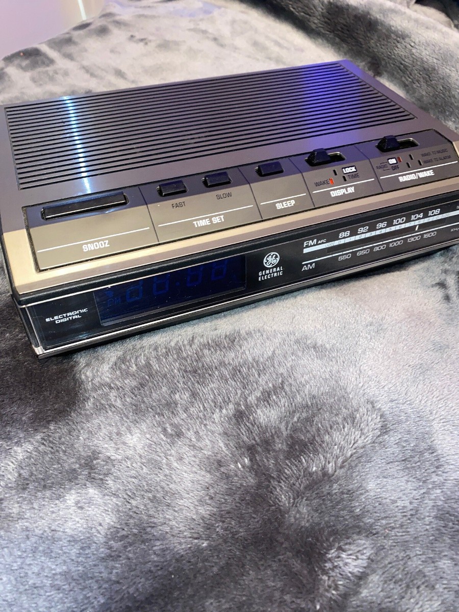 Vintage Alarm Clock Radio GE General Electric 7-4642A Blue Display