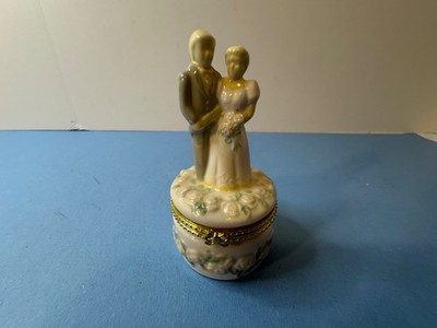 Hinged Bride Groom Wedding engagement ring Trinket Jewelry Box Porcelain