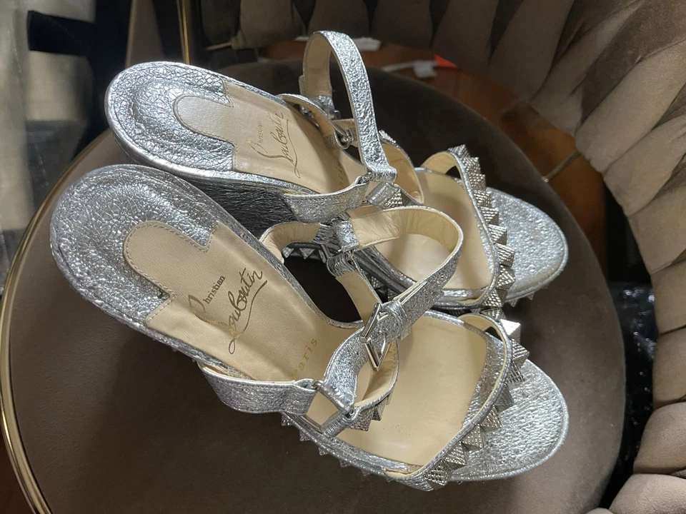 NUEVO EN CAJA Christian Louboutin PYRACLOU Brillo Alpargata Cuña Sandalia Plateada 40EU/10 Foto 3 de 4