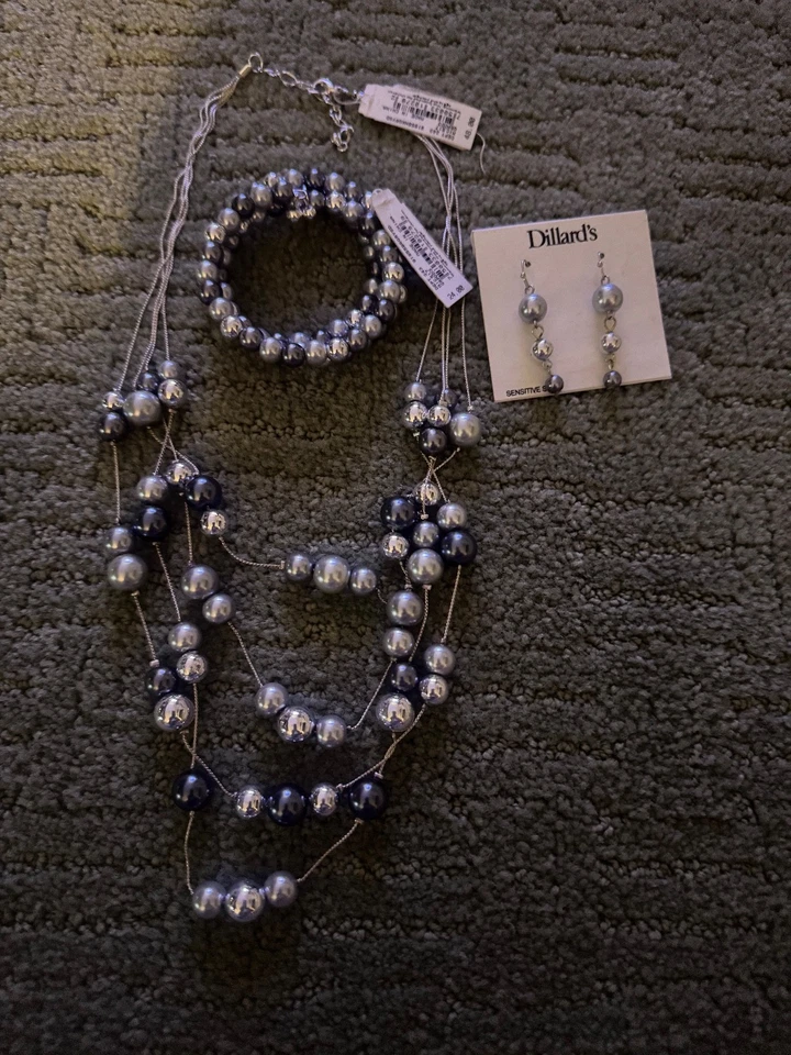 Nuevo conjunto de collar, pulsera y pendientes a juego con cuentas grises y plateadas con etiquetas Foto 2 de 4