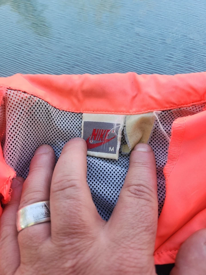 Abrigo de chándal Nike para mujer años 80 negro coral rosa mediano vintage de colección capucha con cremallera Foto 3 de 4