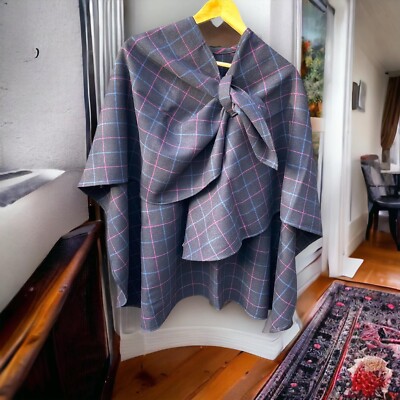 Schottenkaro Poncho Handarbeit im schottischen Hochland Weihnachten Geschenkidee