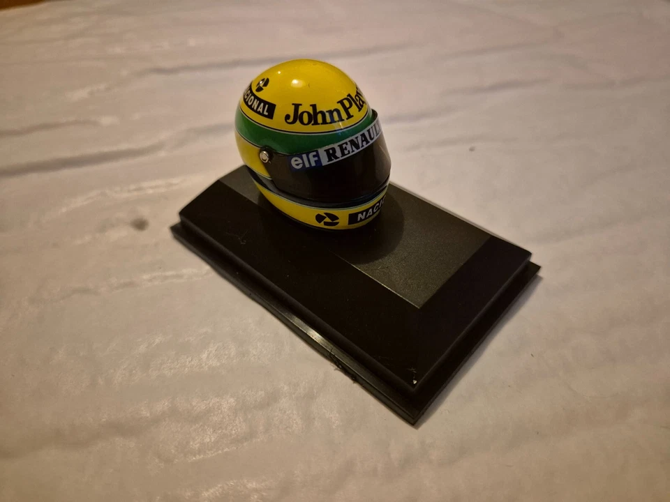 MINICHAMPS 1/8 CLASSIC LOTUS RENAULT 1985 JPS AYRTON SENNA F1 FORMULA 1 HELMET - Image 2 of 4