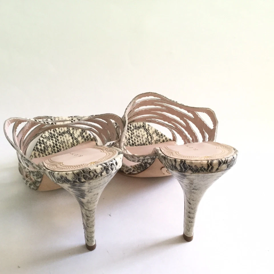 Sandália salto Elie Tahari feminina tamanho 8/39,5 estampa de cobra alça dedos abertos couro - Imagem 3 de 4