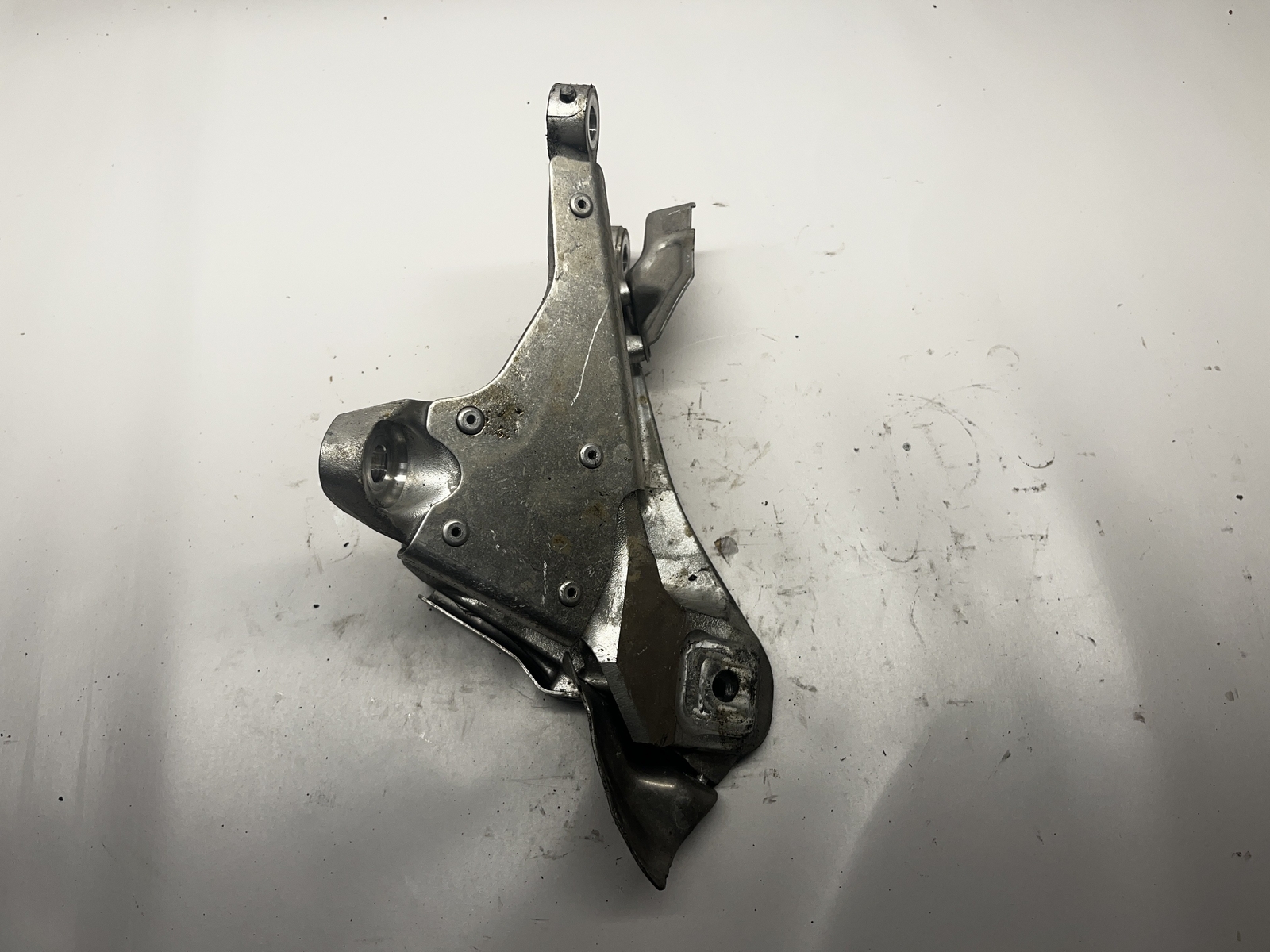 2016 BMW 3 F30, F80 M3 Engine Bracket Right Side 2284204 228420402 