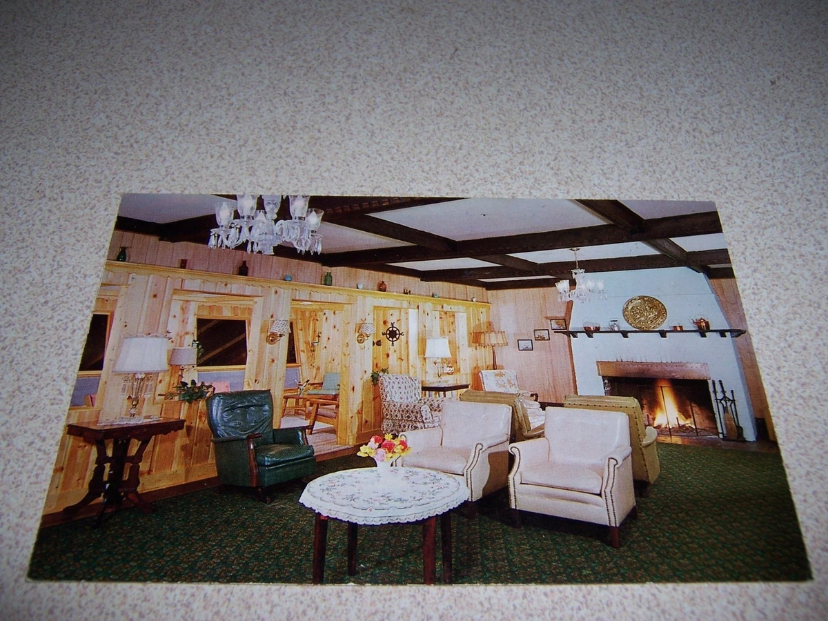 1950s LOUNGE at MICHILLINDA BEACH LODGE WHITEHALL MICHIGAN VTG