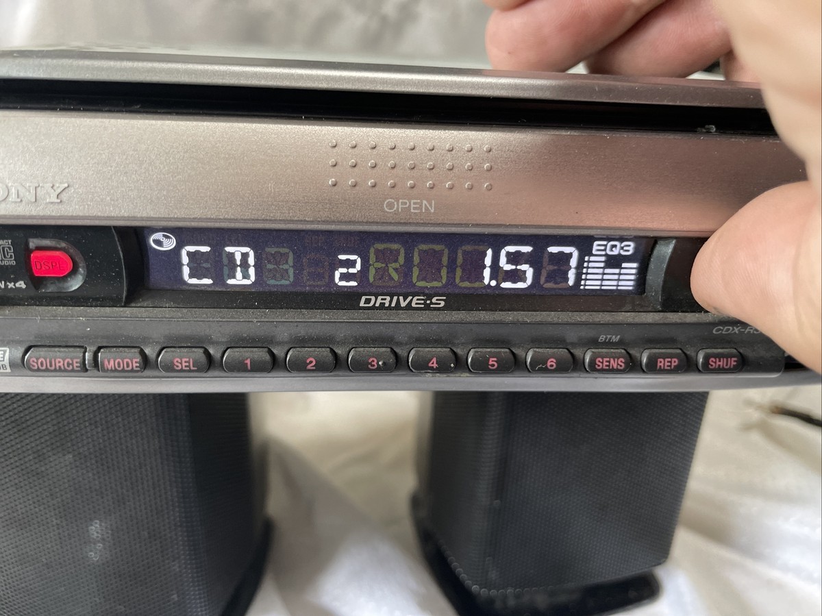 K2112 【SONY】CD NEW STEREO D-3000 Sony Celebrity D-3000 CD Radio GiugiaroDesign Includes