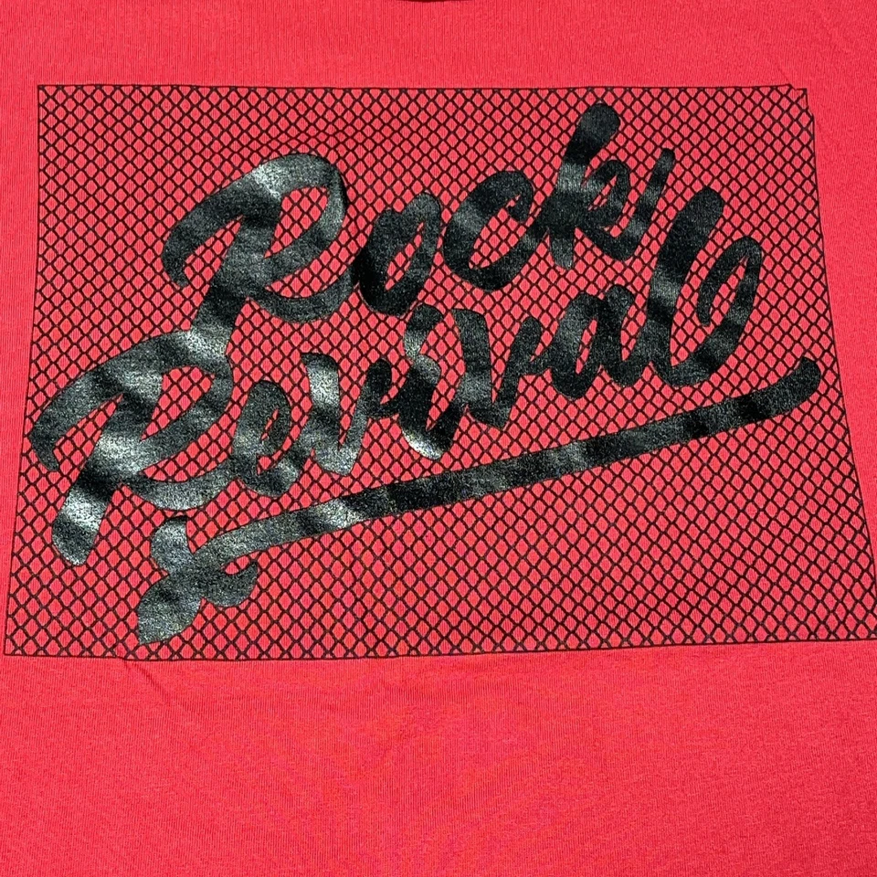 Camiseta Rock Revival Hombre Mediana Roja Negra Logo Informal Activa Manga Corta Foto 3 de 4