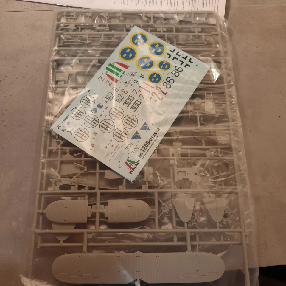 Scale Model Kit FIAT CR.42 Falco Italeri scala 1/72 Aereo - Immagine 2 di 4