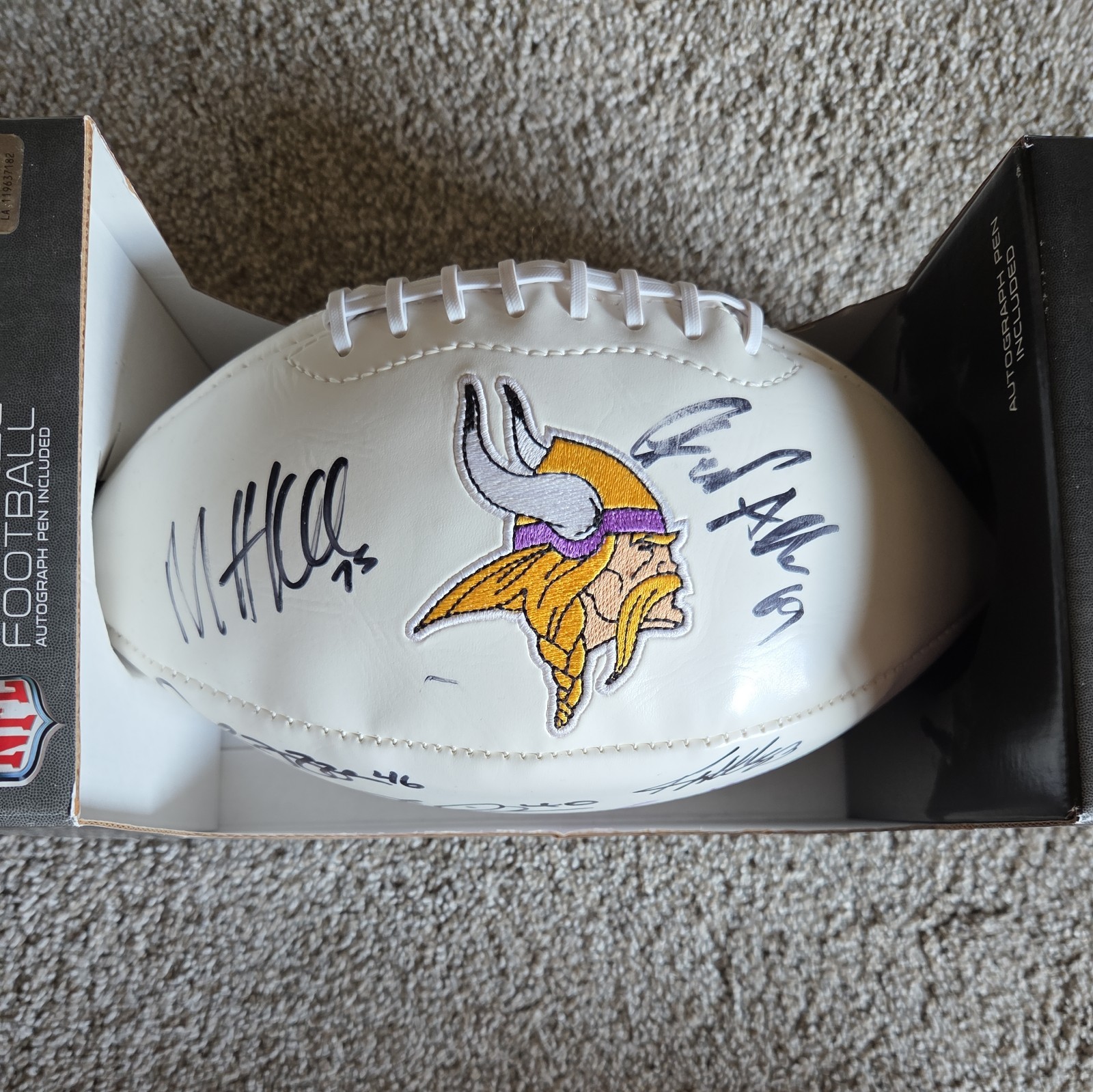 Vikings Jared Allen & matt Kalil chad greenway & 5 others  signed auto white bal