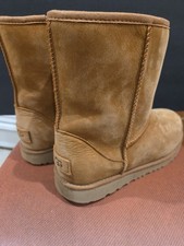 UGG Kid  s Classic Short II Boots --Kids Size 4- Chestnut Suede