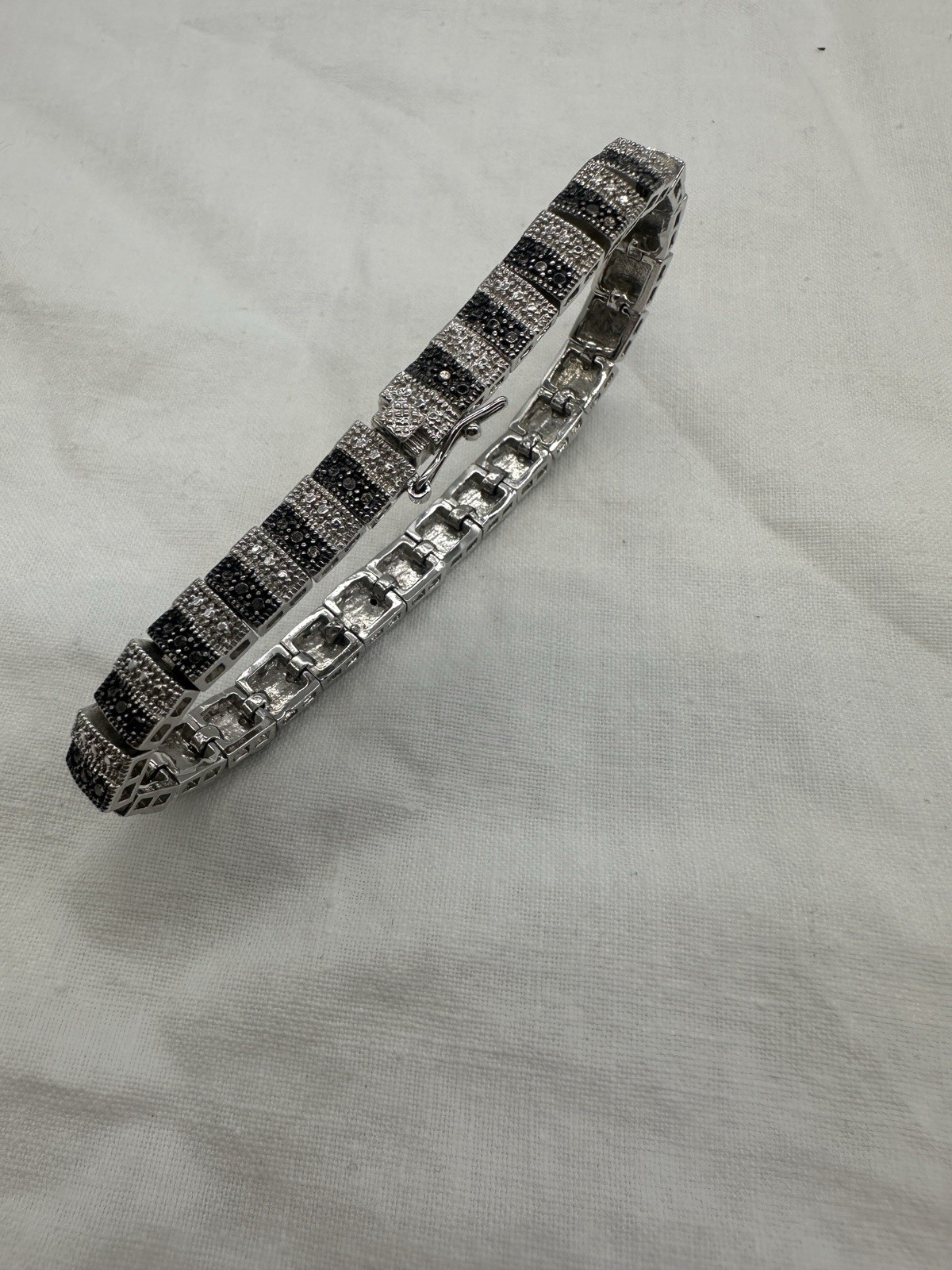 Unsigned Bracelet Black White - image 3