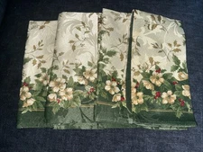 Bed Bath and Beyond "Joyous Holiday" Napkins Set of 4 EUC