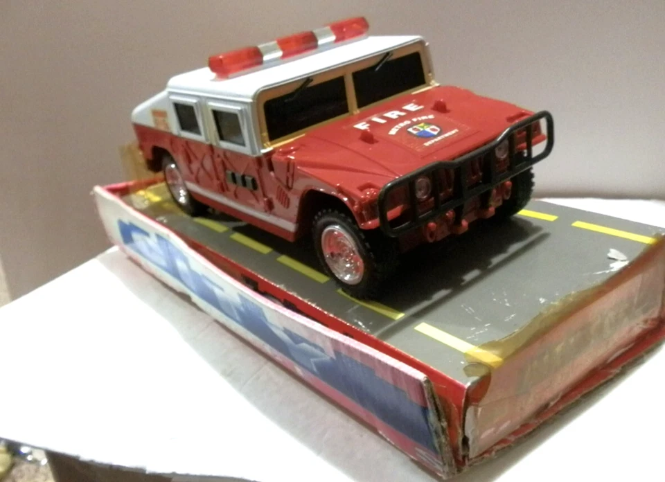 FunRise City Force 1/16 Metro Fire Dept Humvee Fire Chief Voice Sounds Lights - Image 4 of 4