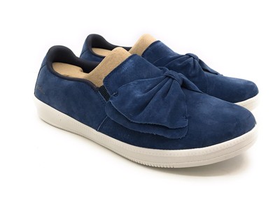 skechers suede bow slip on