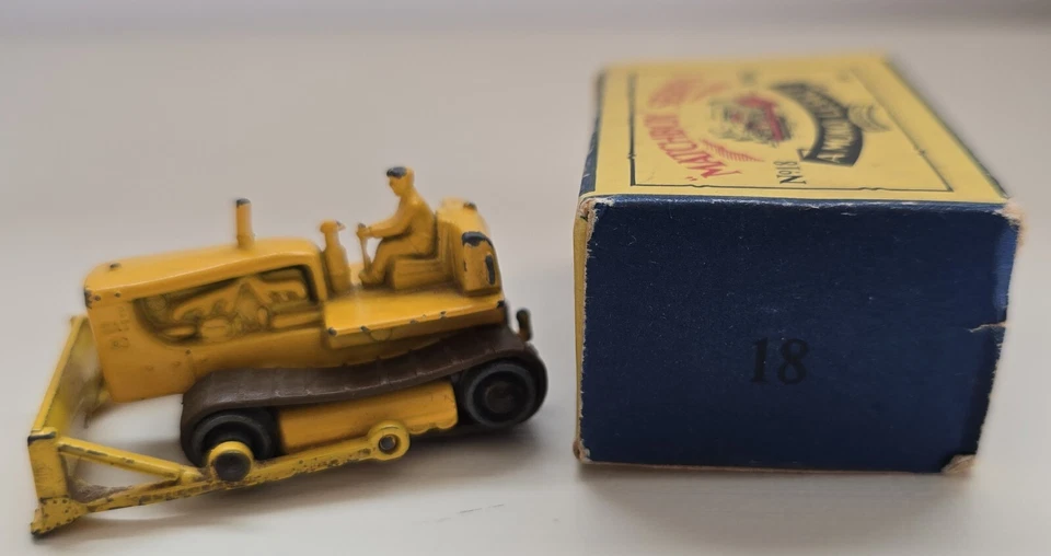 Vintage Matchbox Lesney #18 Caterpillar Bulldozer Original B2 Box Rare all Yello - Image 2 of 3
