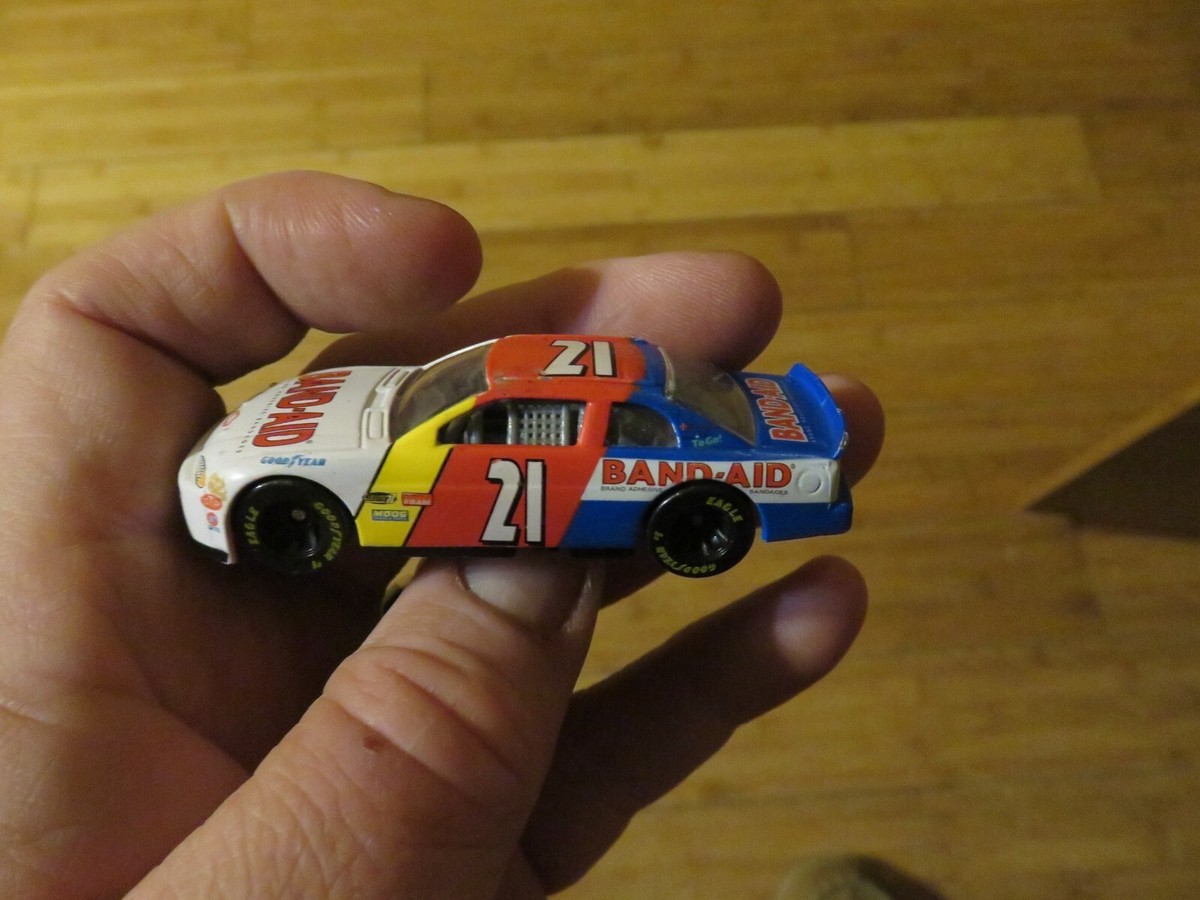 21 Michael Waltrip Band-Aid 1998 1/64 Nascar Diecast Racing