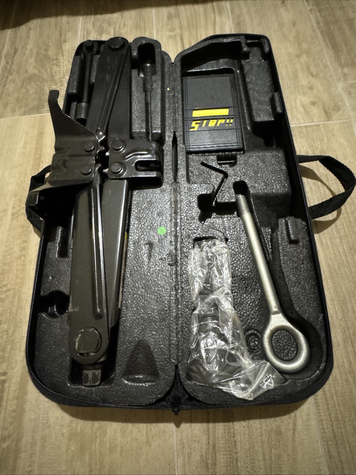 Kit attrezzi crick chiave per ruotino Ruota Di Scorta FIAT 500X