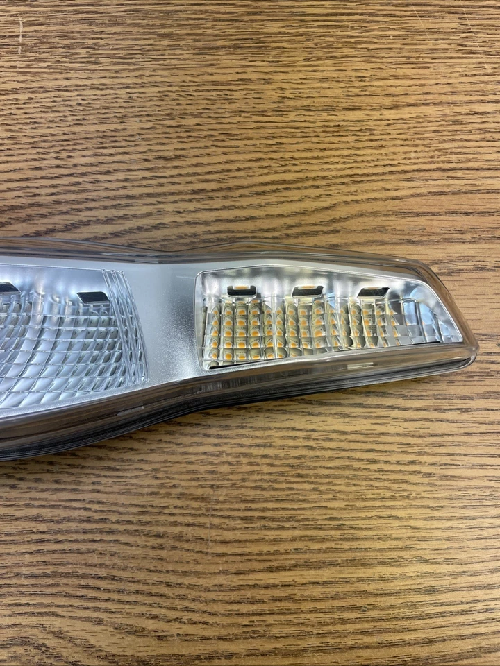 PEÇA DA LANTERNA TRASEIRA BMW R1200RT 2014 A 2018 # 63218541629 - Imagem 2 de 4