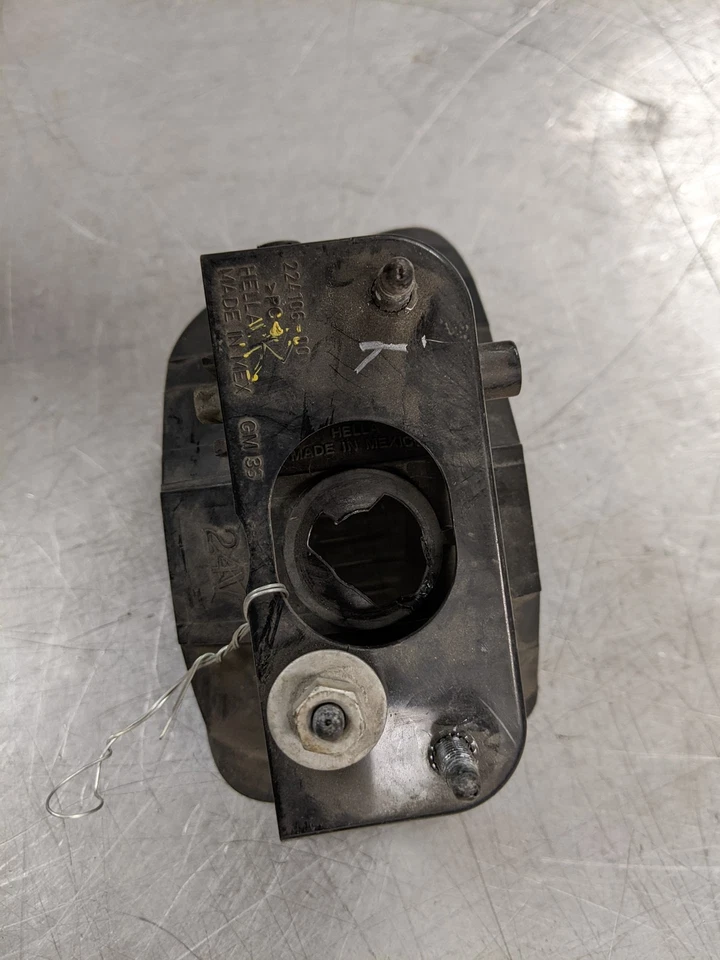 Правый противотуманный фонарь в сборе для 03–08 Isuzu Ascender 4.2 - Изображение 3 из 4