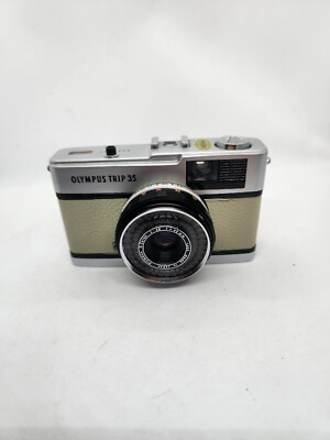 Olympus Trip 35 analoge Kamera mit Zuiko Objektiv 40 mm f/2,8   salbeigrün