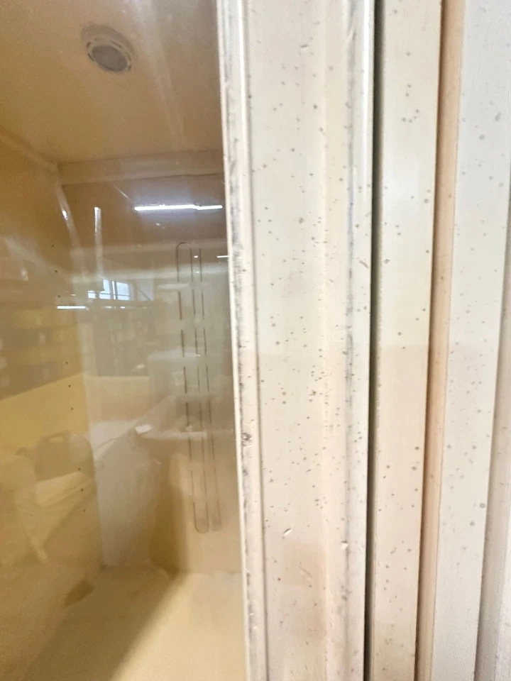 Vitrina de muebles Stanley, blanca Foto 4 de 4