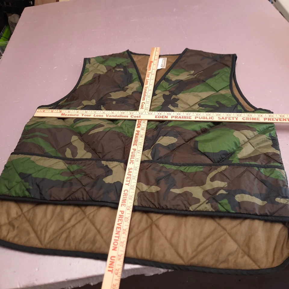 Vintage Northwest Territory Hunting Vest Adult XL Green Camo Lightweight Quilted - Image 2 of 4