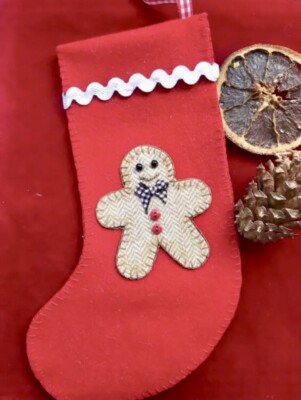 Kleiner handgefertigter roter Woll Weihnachtsstrumpf Hängedeko Kamin süß 