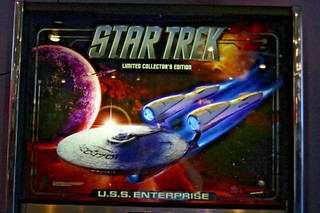 Stern * STAR TREK U.S.S. Enterprise LE (#317 of 799) pInball game with topper ! 