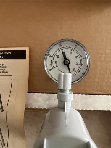 Pompa per vuoto manuale Nalgene 6130-0020 con manometro misura 36 cc NOS - Foto 2 di 4