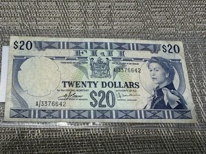 Fiji 20 Dollars ND (1974) 75c Central Bank RARE Signature Barnes/Tomkins Pinhole