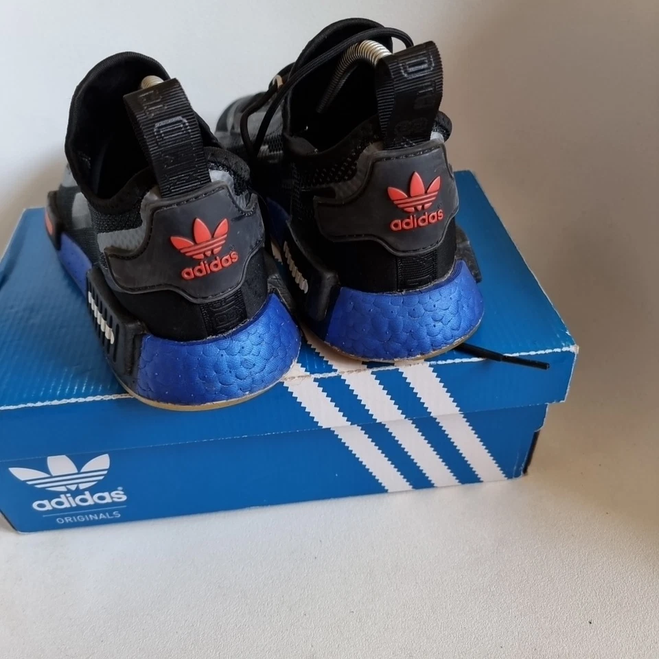 Adidas Nmd R1 Spectoo Boys Trainers Size 4.5 Junior Older Boys Sneakers Boost Zx - Image 4 of 4