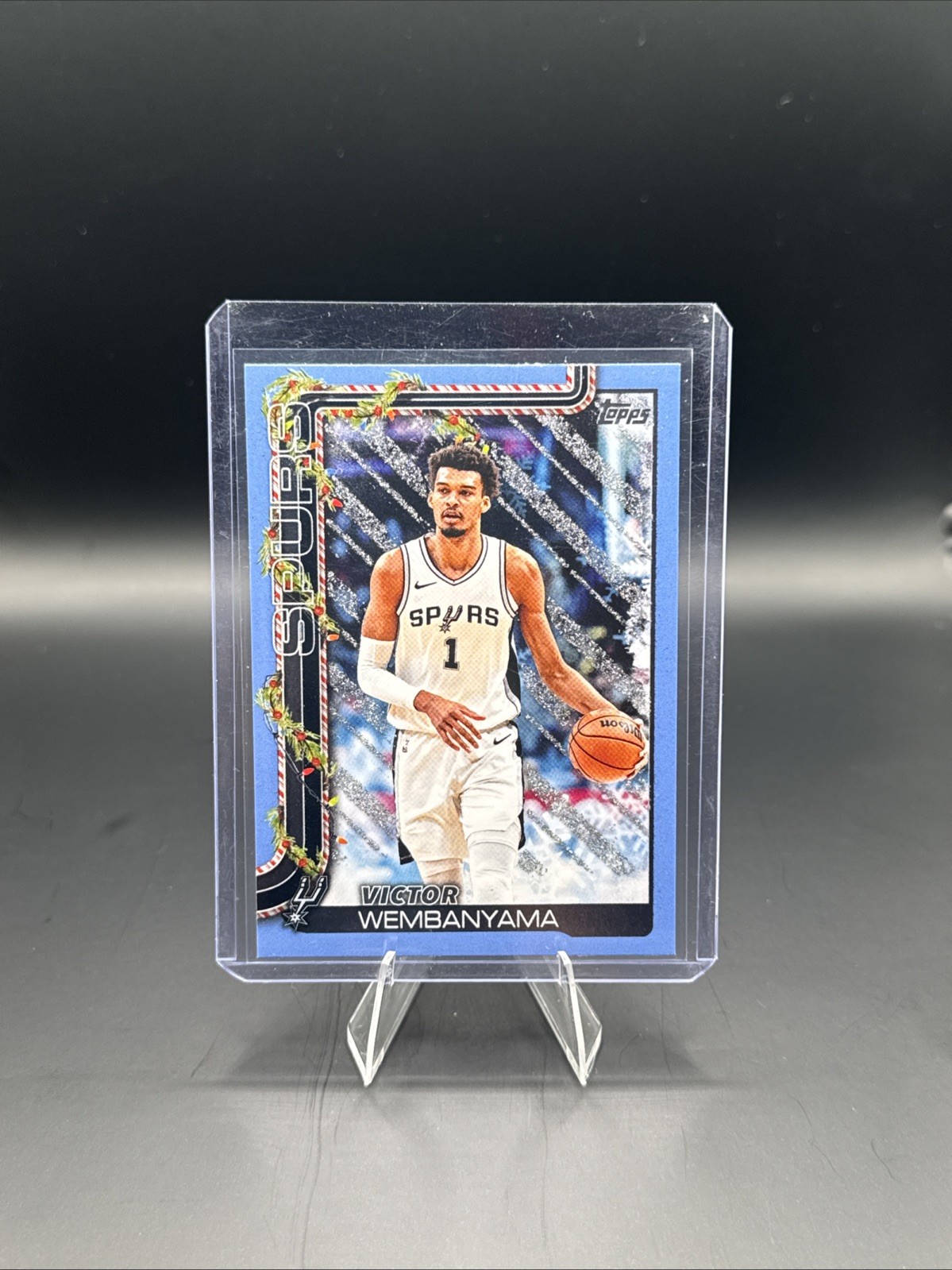 2025-26 TOPPS HOLIDAY  VICTOR WEMBANYAMA - LIGHT BLUE & WHITE GLITTER #H156