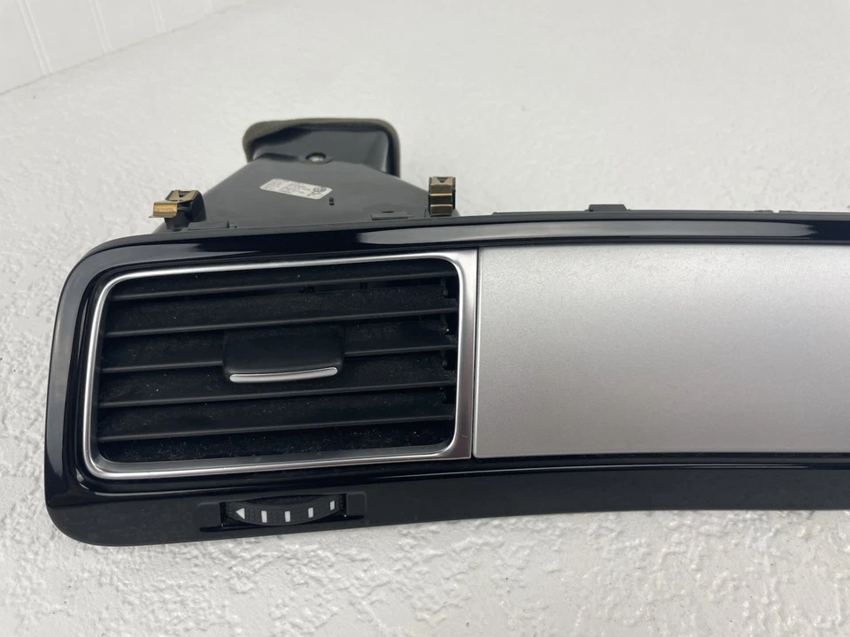 Moldura de tablero Volkswagen Touareg 2011-2017 con ventilaciones de aire OEM 7P1 857 229 Foto 4 de 4