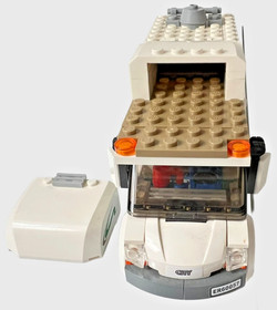 LEGO City 60057 Camper RV Van 2014 Retired Complete w/ Minifigs Manual