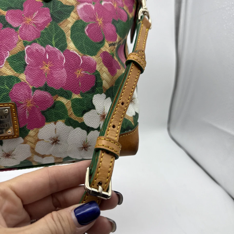 Bolso de mano/correa Dooney & Bourke rosa y blanco con canasta floral - ¡LEER! Foto 4 de 4