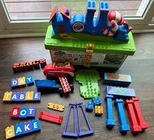 #1 PBS WORD WORLD MEGA BLOKS CONJUNTO DE CONSTRUCCIÓN DE CASAS 40 piezas letras de escalera oscilante para automóvil