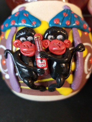 Cerveza Tecate Cerámica Arcilla Hecha a Mano 2 Monos Esmalte Artístico Raro Promoción 3D Limpio - Imagen 6 de 6
