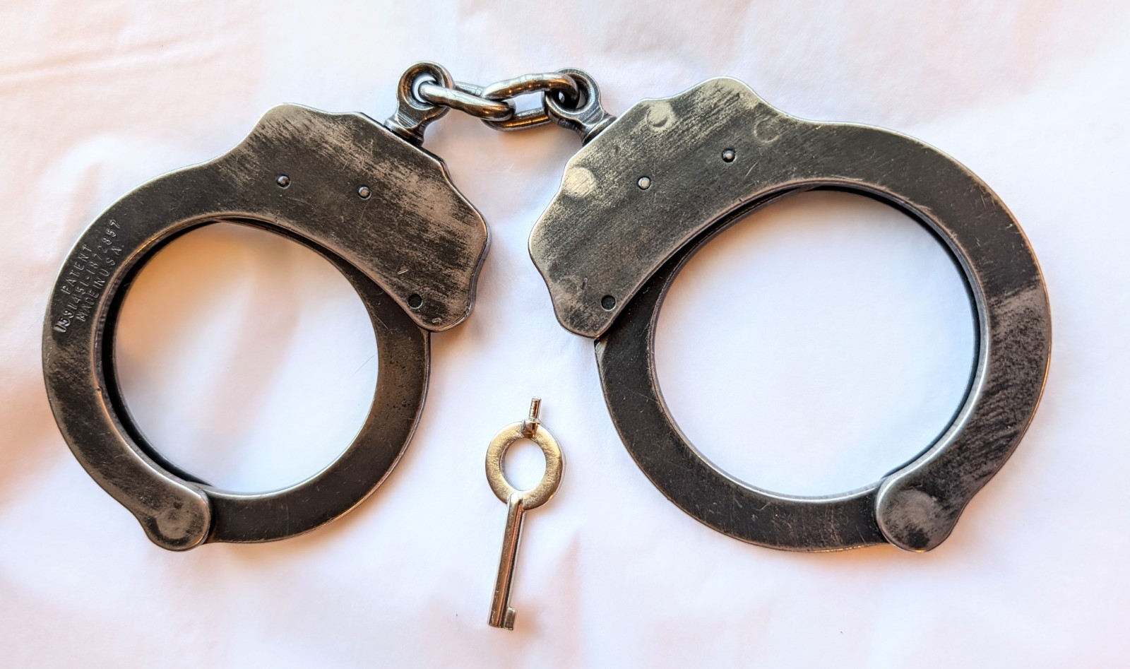 Peerless Chain Handcuffs Black Oxide Key Included (vintage) Police/Security 