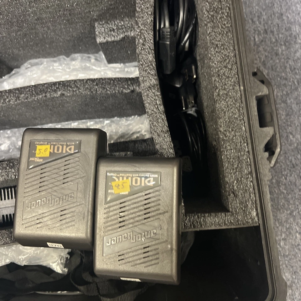 Lote de dos Litepanels LP-1x1 Bicolor 3200K-5600K Flood con adaptador de batería Foto 3 de 4