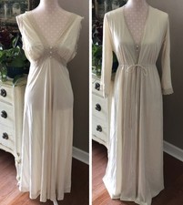 Vintage Vanity Fair Robe  Nightgown Ivory Lace Peignoir Long Women  s 36 M/L