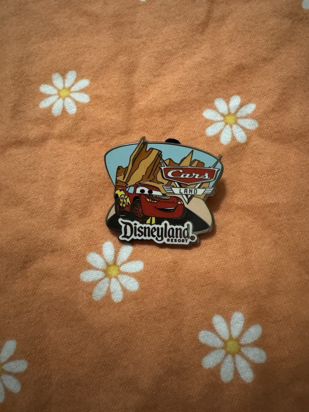 Disney 2011 Trading Pin Cars Land Disneyland Resort, Lightning McQueen