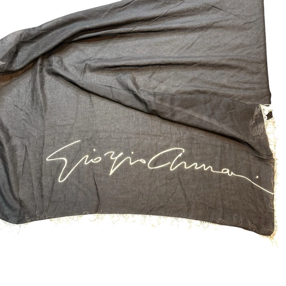 Bufanda Giorgio Armani vintage rara 52" x 66" retrato estampado negro blanco Foto 2 de 4